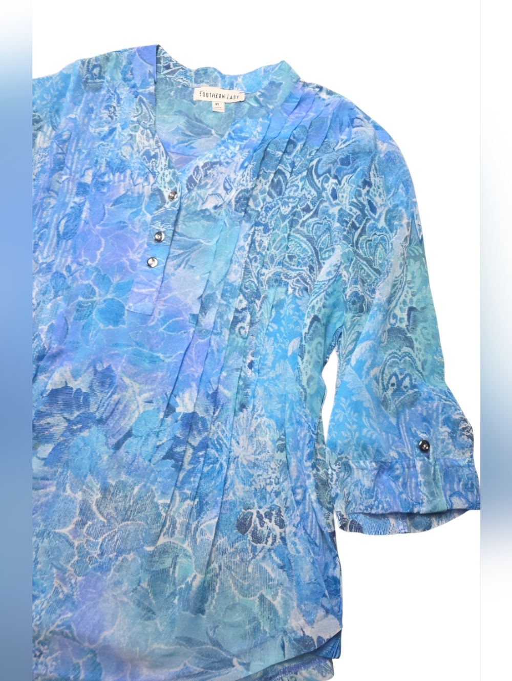 Like new SOUTHERN WOMAN women's extra large top. Soft vibrant blue & teal V neck